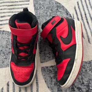 Nike Court Borough Size 3Y red black